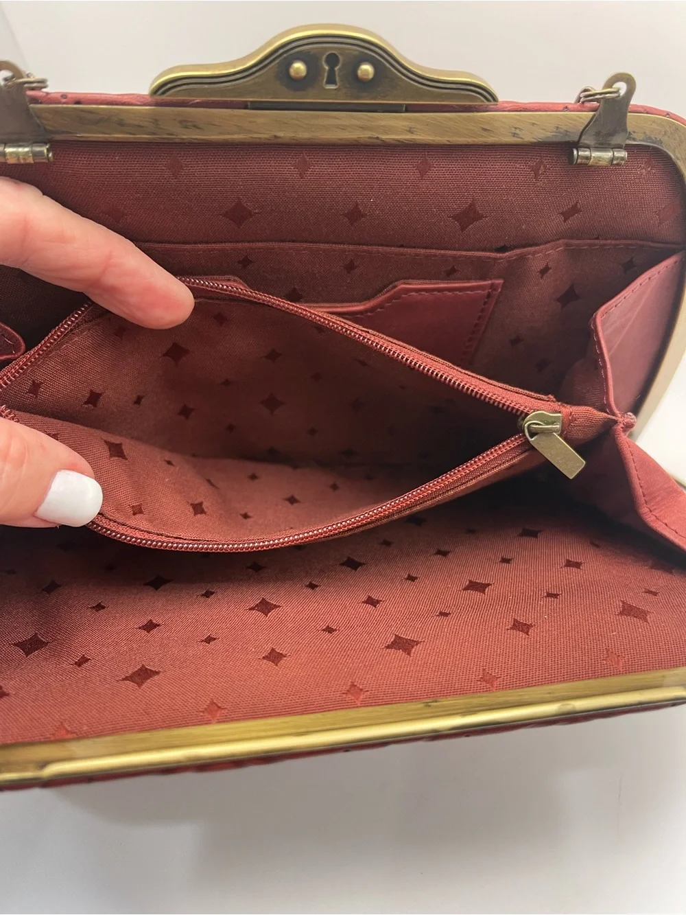Fossil Embossed Leather Burgundy Frame Clutch with Optional Chain Strap - Picture 5 of 7